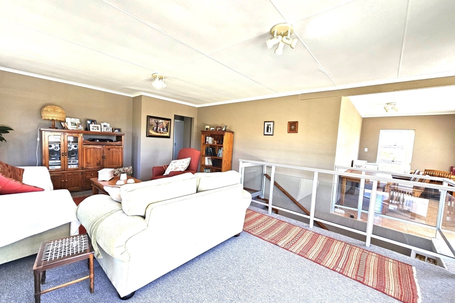 6 Bedroom Property for Sale in Paradise Beach Eastern Cape